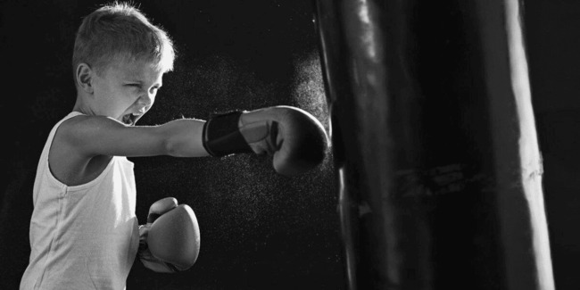хлопчик на боксі